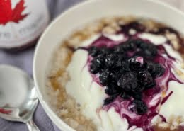 Porridge with maple, blueberry compote and yoghurt - Pure Maple